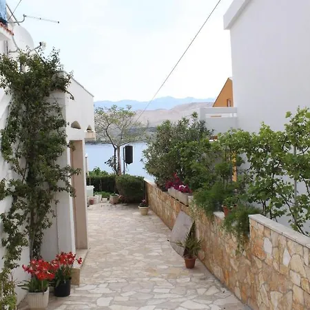 Apartman With Parking Space Pag - 6326 Pag Town