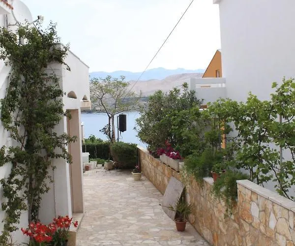 Apartman With Parking Space Pag - 6326 Pag Town